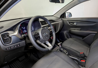 Подержанный автомобиль Kia Rio Hatchback 2021 года (16 фото)