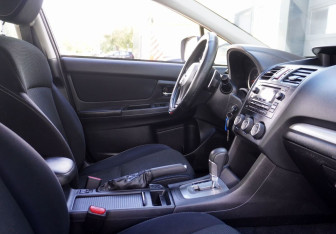 Подержанный автомобиль Subaru XV 2014 года (10 фото)
