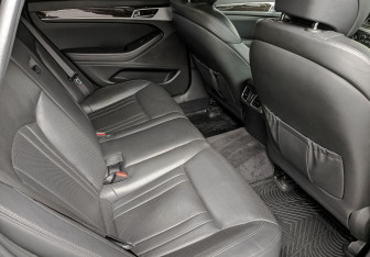 Подержанный автомобиль Genesis G80 2019 года (18 фото)