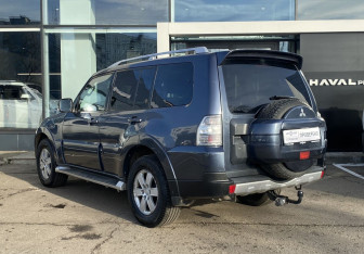 Подержанный автомобиль Mitsubishi Pajero 2008 года (7 фото)