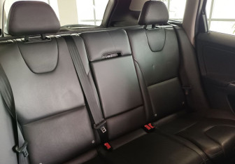 Подержанный автомобиль Volvo XC60 2016 года (16 фото)