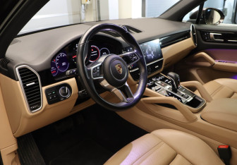 Подержанный автомобиль Porsche Cayenne 2021 года (7 фото)