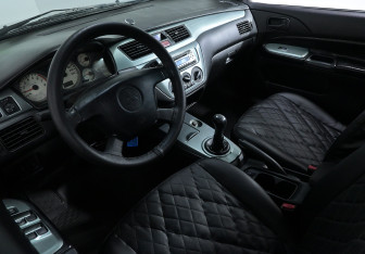Подержанный автомобиль Mitsubishi Lancer Sedan 2005 года (7 фото)