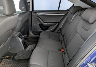 Подержанный автомобиль Skoda Octavia Liftback 2017 года (12 фото)