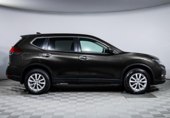Подержанный автомобиль Nissan X-Trail 2021 года (4 фото)