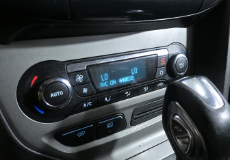 Подержанный автомобиль Ford Focus Hatchback 2012 года (16 фото)
