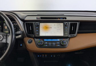 Подержанный автомобиль Toyota RAV4 2018 года (15 фото)