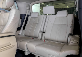Подержанный автомобиль Toyota Alphard 2018 года (13 фото)