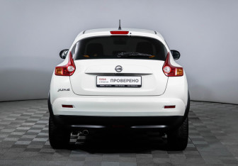 Подержанный автомобиль Nissan Juke 2013 года (6 фото)