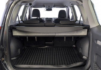 Подержанный автомобиль Toyota RAV4 2012 года (10 фото)