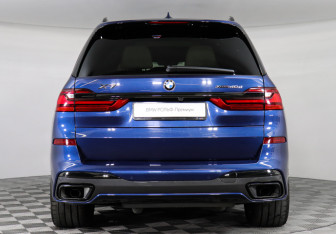 Подержанный автомобиль BMW X7 2021 года (4 фото)