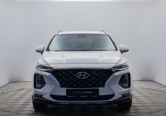 Подержанный автомобиль Hyundai Santa Fe 2019 года (8 фото)