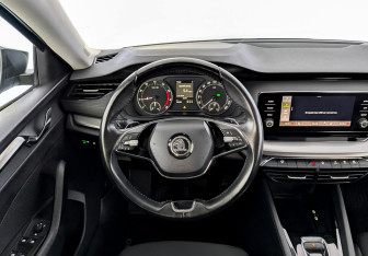 Подержанный автомобиль Skoda Octavia Liftback 2021 года (21 фото)