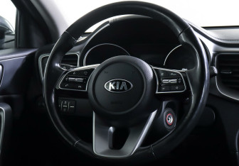 Подержанный автомобиль Kia Ceed Wagon 2020 года (10 фото)