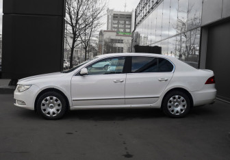 Подержанный автомобиль Skoda Superb Liftback 2013 года (8 фото)