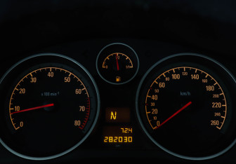 Подержанный автомобиль Opel Astra Hatchback 2011 года (7 фото)