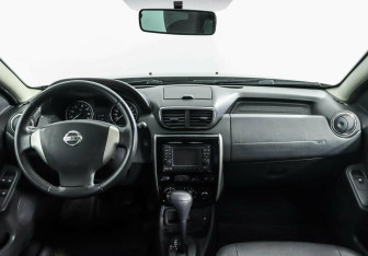 Подержанный автомобиль Nissan Terrano 2014 года (7 фото)