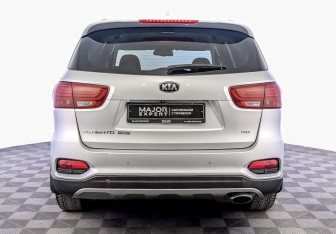 Подержанный автомобиль Kia Sorento 2019 года (6 фото)