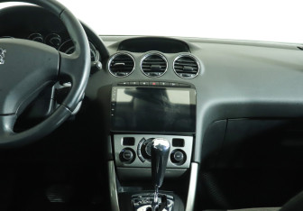 Подержанный автомобиль Peugeot 308 Hatchback 2011 года (15 фото)