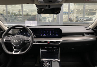 Подержанный автомобиль Kia K5 2024 года (11 фото)