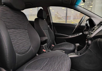 Подержанный автомобиль Hyundai Solaris Hatchback 2015 года (10 фото)