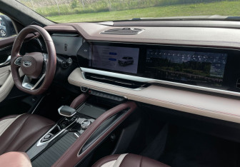 Подержанный автомобиль Geely Monjaro 2023 года (9 фото)