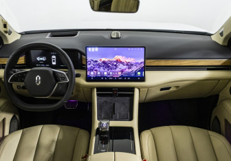 Подержанный автомобиль AITO M7 2023 года (15 фото)