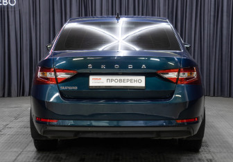 Подержанный автомобиль Skoda Superb Liftback 2021 года (6 фото)