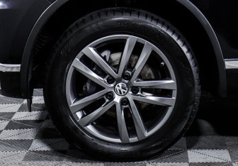 Подержанный автомобиль Volkswagen Touareg 2017 года (15 фото)