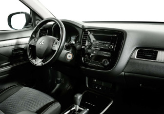 Подержанный автомобиль Mitsubishi Outlander 2017 года (7 фото)