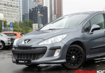 Подержанный автомобиль Peugeot 308 Hatchback 2008 года (15 фото)