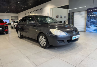 Подержанный автомобиль Mitsubishi Lancer Sedan 2004 года (3 фото)