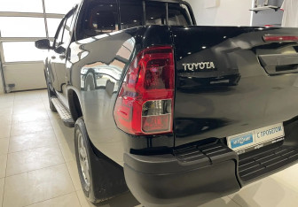 Подержанный автомобиль Toyota Hilux 2018 года (7 фото)
