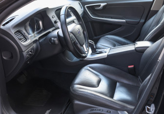 Подержанный автомобиль Volvo S60 2016 года (16 фото)