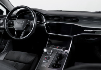 Подержанный автомобиль Audi A6 Sedan 2022 года (12 фото)