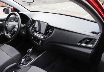 Подержанный автомобиль Hyundai Solaris Sedan 2021 года (8 фото)