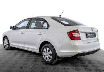 Подержанный автомобиль Skoda Rapid Liftback 2019 года (7 фото)
