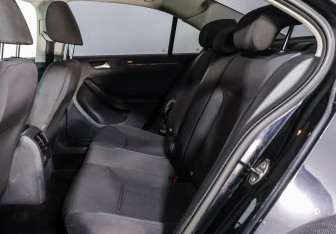 Подержанный автомобиль Volkswagen Jetta Sedan 2012 года (9 фото)