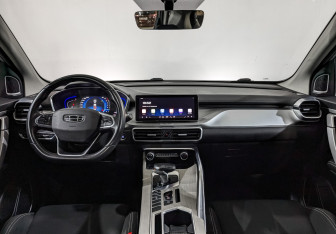 Подержанный автомобиль Geely Coolray 2022 года (13 фото)