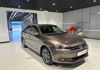Подержанный автомобиль Volkswagen Jetta Sedan 2012 года (5 фото)