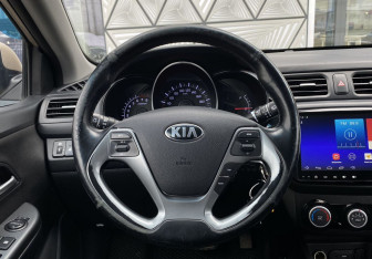 Подержанный автомобиль Kia Rio Sedan 2015 года (14 фото)