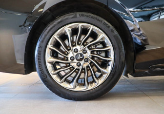 Подержанный автомобиль Voyah Dream 2023 года (29 фото)