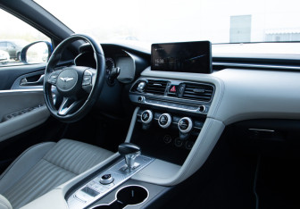 Подержанный автомобиль Genesis G70 2021 года (11 фото)