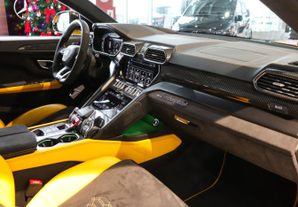 Подержанный автомобиль Lamborghini Urus 2022 года (11 фото)