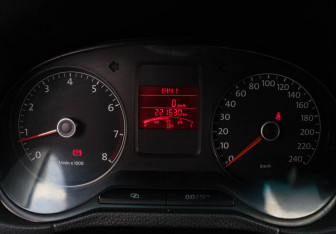 Подержанный автомобиль Volkswagen Polo Sedan 2012 года (19 фото)