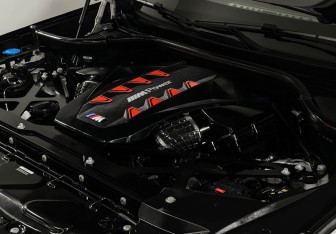 Подержанный автомобиль BMW X5 M 2024 года (30 фото)