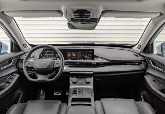 Подержанный автомобиль Exeed LX 2023 года (14 фото)