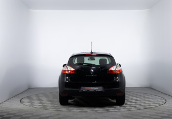 Подержанный автомобиль Renault Megane Hatchback 2013 года (6 фото)