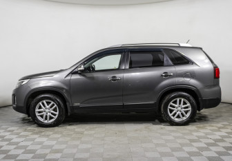Подержанный автомобиль Kia Sorento 2015 года (8 фото)