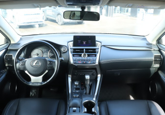 Подержанный автомобиль Lexus NX 2017 года (12 фото)